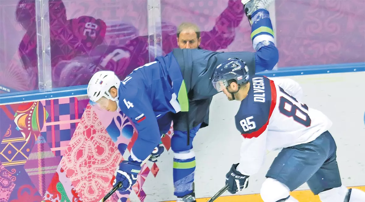 Uite că se poate! Slovenii - 148 hocheişti şi şapte arene, au câştigat la JO contra Slovaciei