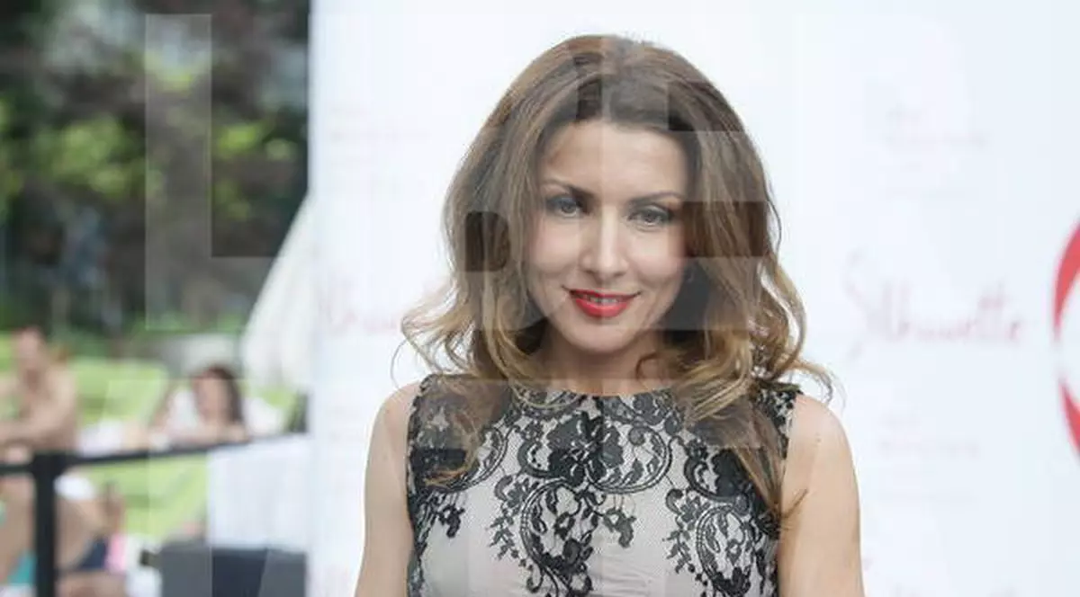 Însărcinată, Carmen Brumă e atentă la siluetă! Uite cu ce îşi potoleşte foamea la ore nepotrivite!