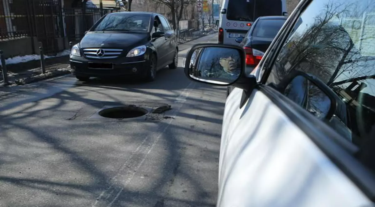 Şoferi, MARE ATENŢIE! S-au furat capacele de canalizare de pe Şos. Fabrica de Glucoză!