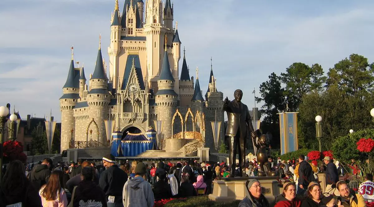 Disneyland Paris și-a schimbat sistemul de rezervări online după acuzele de discriminare