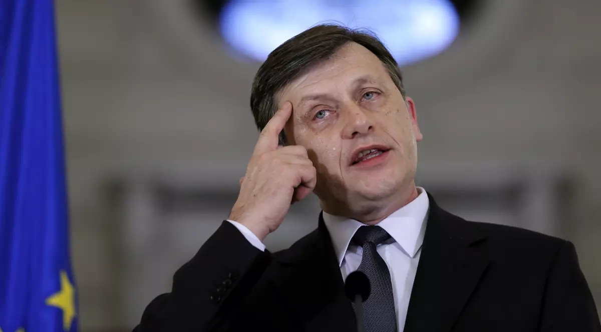 VESTE TERIBILĂ pentru Crin Antonescu! Liviu Dragnea a anunţat acum ce se întâmplă cu USL