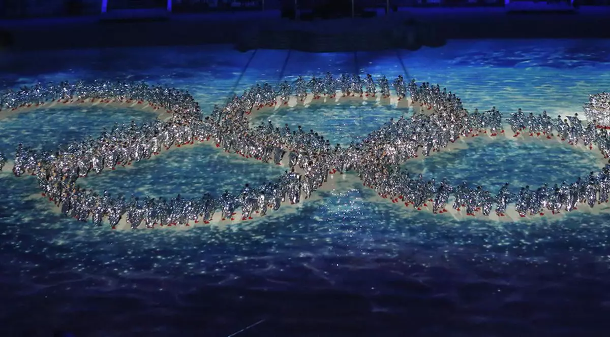 SOCI 2014 | GLUMĂ CU CERCURILE OLIMPICE, la festivitatea de închidere | FOTO