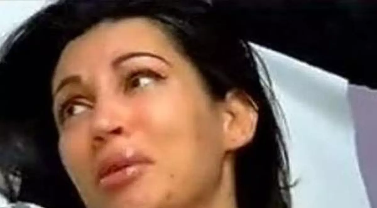 NICOLETA tot nu şi-a RECĂPĂTAT LUCIUL! Faţa ei este încă PLINĂ DE COŞURI!