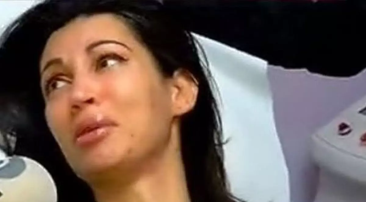 Cum O AJUTĂ pe Nicoleta Luciu COŞURILE şi KILOGRAMELE în plus. BUBELE de pe faţă ÎI VOR ADUCE 5.000 de euro