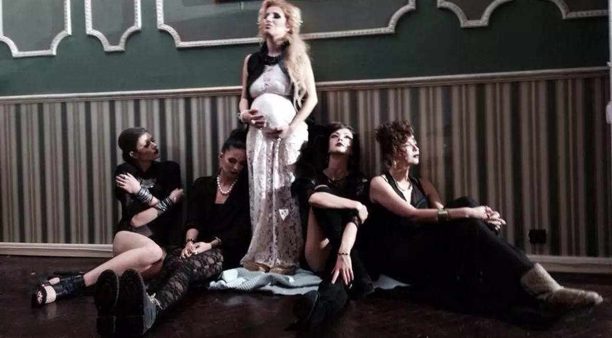 PREMIERĂ LIBERTATEA.RO | ÎNSĂRCINATĂ în aproape 9 luni, RAISA lansează clipul pentru piesa "WHY"