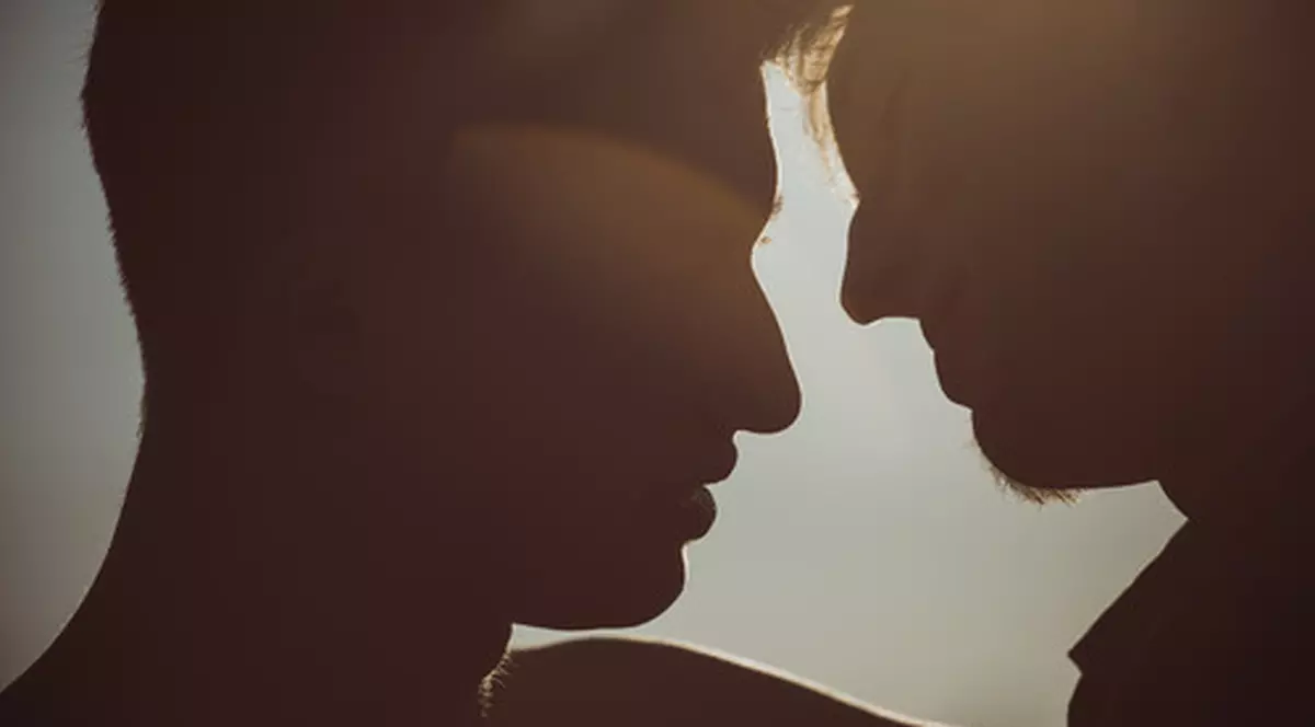 6 semne că iubitul tău este gay