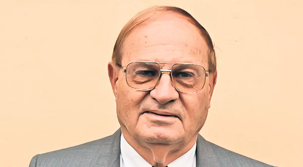 Psihopedagogul Paul Zărna, candidat la şefia FRF, pretinde că tricolorii vor rupe norii după ce-i va motiva el