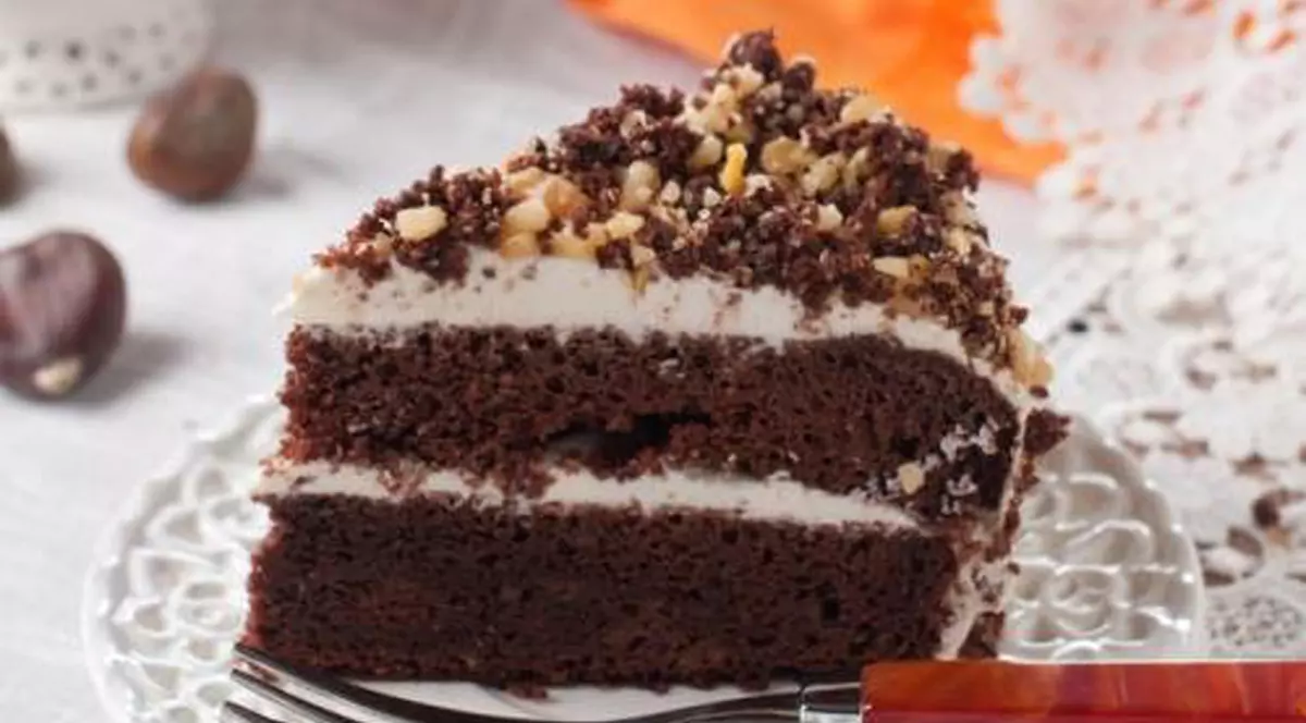 DESERT: Tort de ciocolată cu cremă de castane ca să scapi de varice
