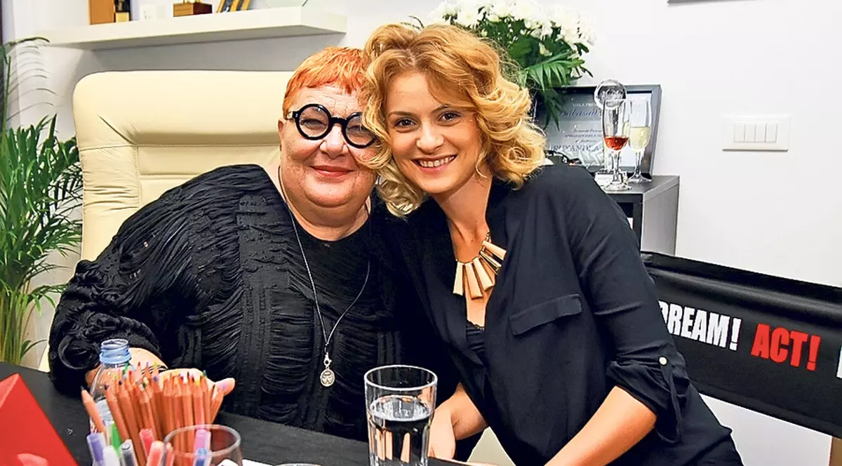 «Mama telenovelelor», Ruxandra Ion, și-a făcut «nora» profă la academia ei de film