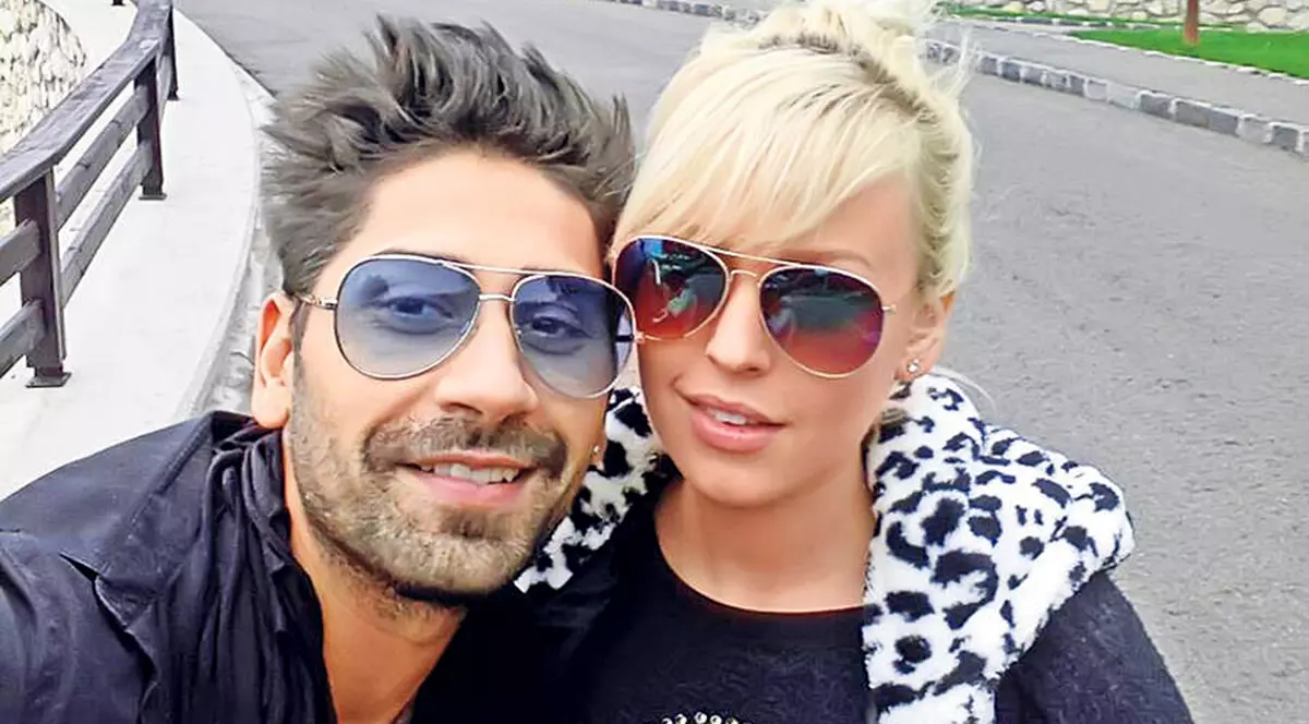 Connect-R inventează zilnic melodii pentru micuţa Maya!