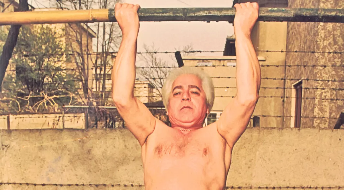 Face înviorarea la bustul gol! Solistul de muzică populară ION LĂCEANU nu renunţă la sport nici la 78 de ani