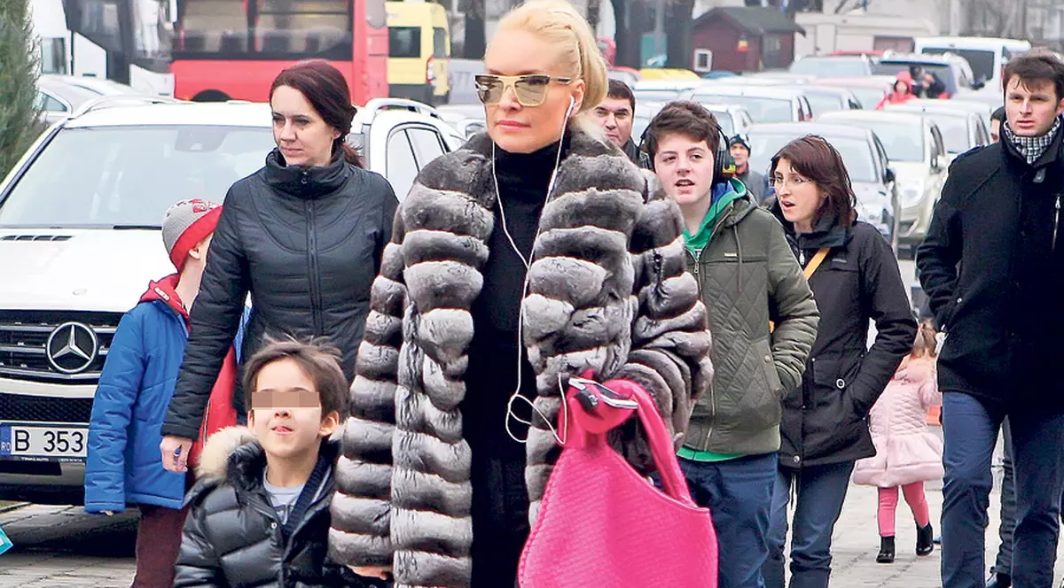 Vica se tot plimbă, dar copilul cui îi rămâne?