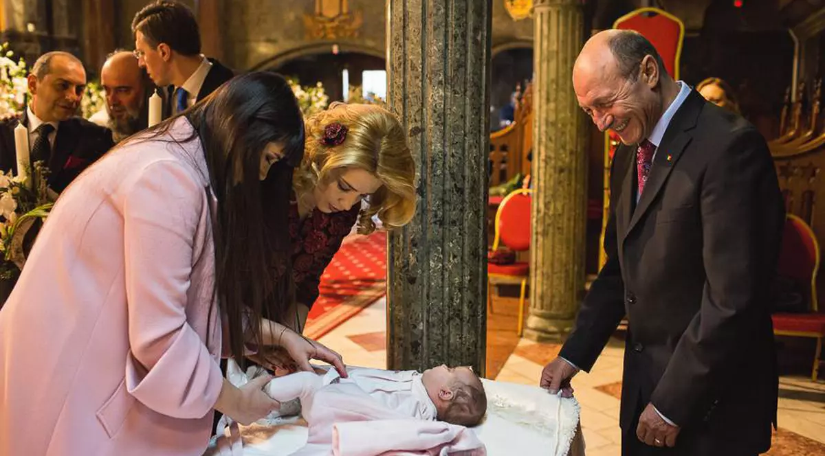 Preşedintele Traian Băsescu, SACRIFICIU DE DRAGUL NEPOATEI. Uite LA CE RENUNŢĂ ACESTA