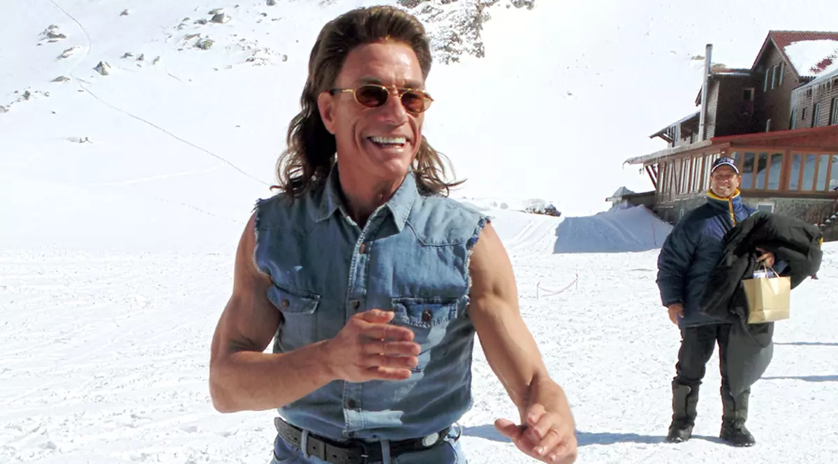 Actorul Jean-Claude Van Damme a făcut senzaţie la Bâlea Lac! În cămaşă fără mâneci, la -6 grade C!