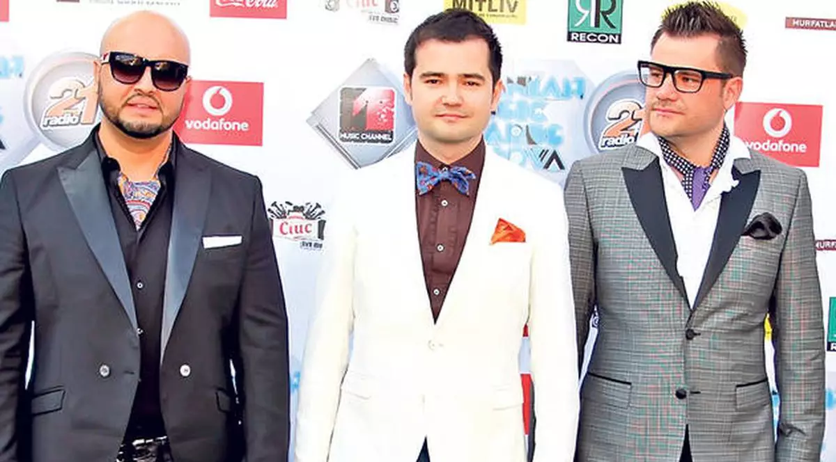 CE SLĂBUŢI ERAU MEMBRII 3 SUD EST ÎN URMĂ CU 16 ANI. Până şi firavul Laurenţiu Duţă a pus kilograme pe el