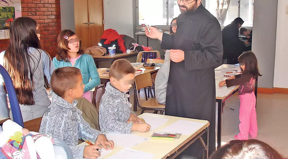 Ce face copilul în timpul orei de religie?