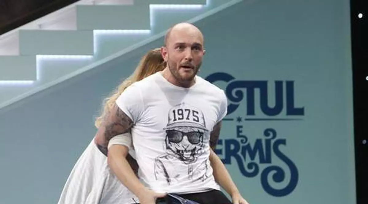 Cătălin Bordea VREA O NOAPTE ÎNTREAGĂ CU OANA ROMAN