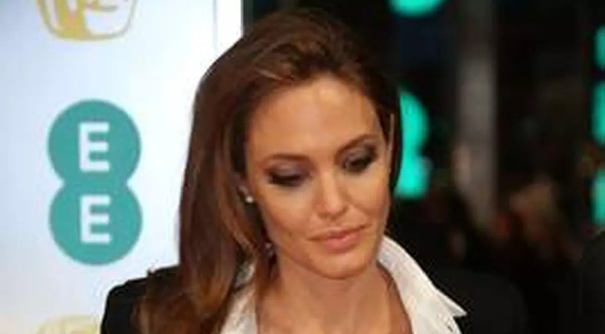 Angelina Jolie DĂ VESTEA CARE VA FACE OCOLUL LUMII. Fanii actriţei au toate motivele să suspine pentru favorita lor