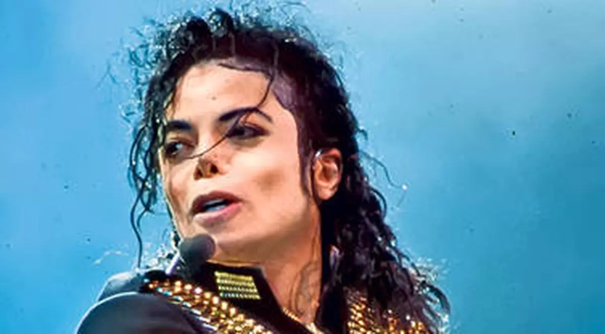 Cine ar fi crezut CĂ STARUL E ÎN STARE DE ASTA? MICHAEL JACKSON ŞI-AR FI ABUZAT CIMPANZEUL
