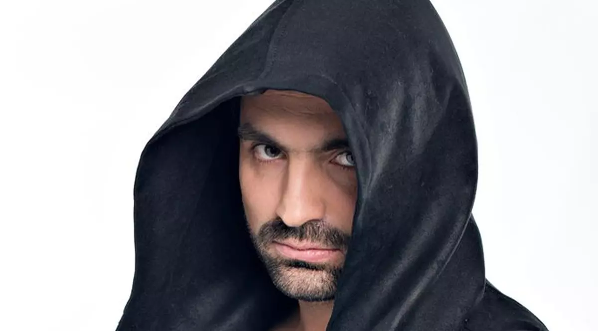 Pepe şi-a primit botezul cu...pipi. “Am simţit ceva călduţ pe cămaşă!”