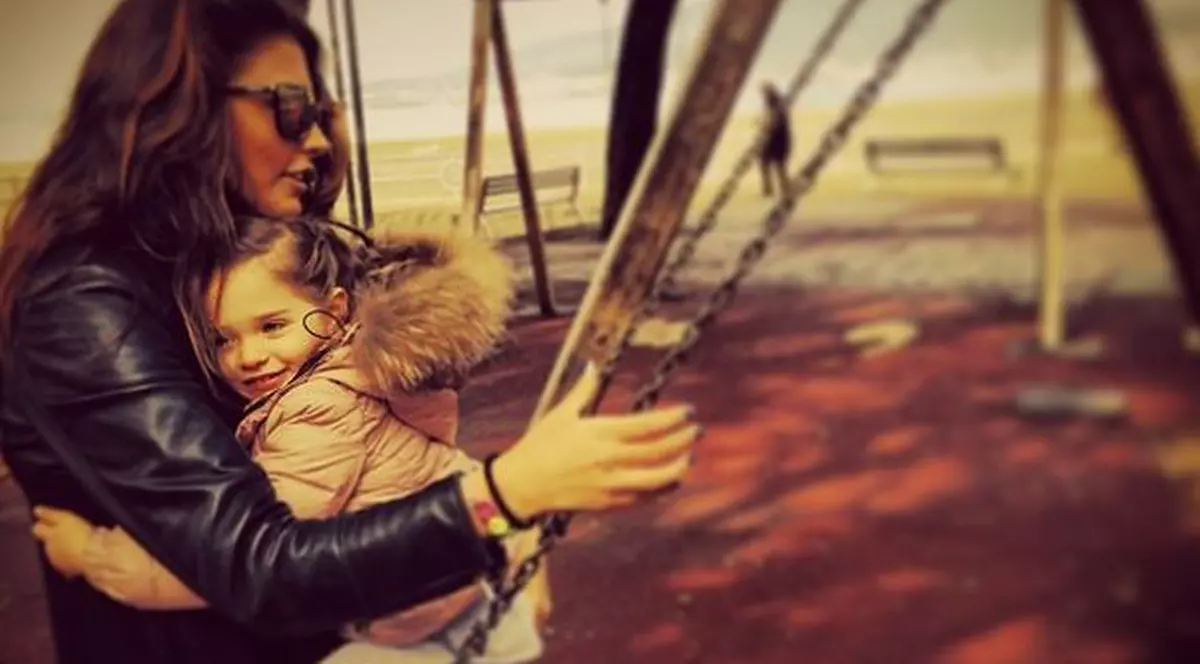 ESTE ADORABILĂ! Fetiţa Antoniei CÂNTĂ LA FEL CA MAMA EI | VIDEO