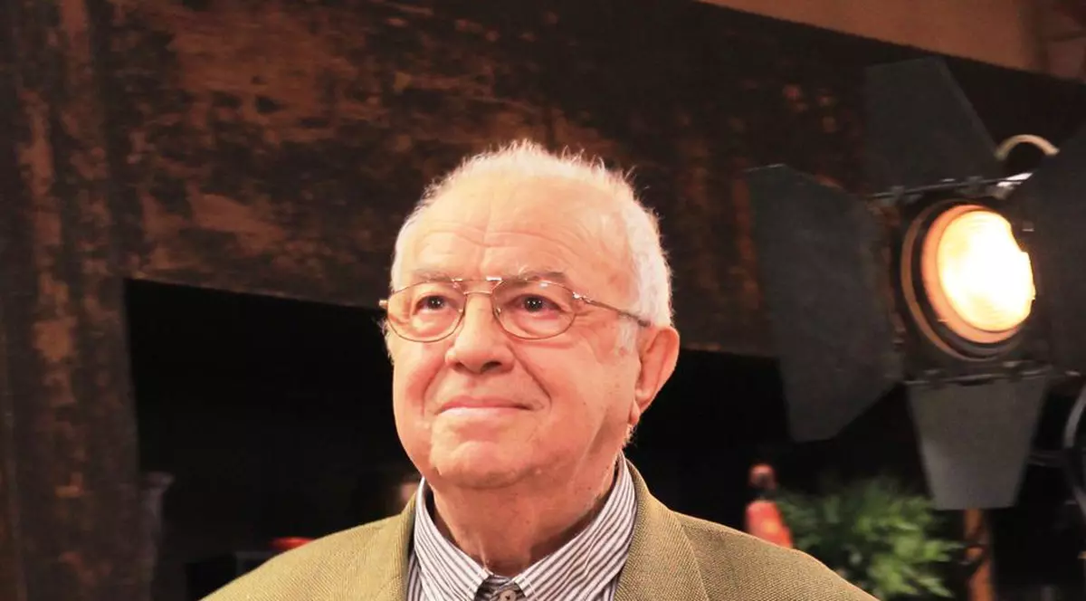 Alexandru Arşinel nimereşte la masaj erotic, în casa lu’ Dom’ Profesor! 