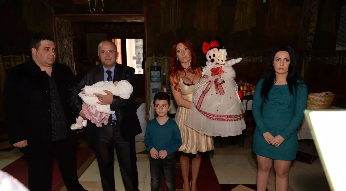Botez cu zeci de vedete în showbiz-ul autohton! Axinte ESTE NAŞ!