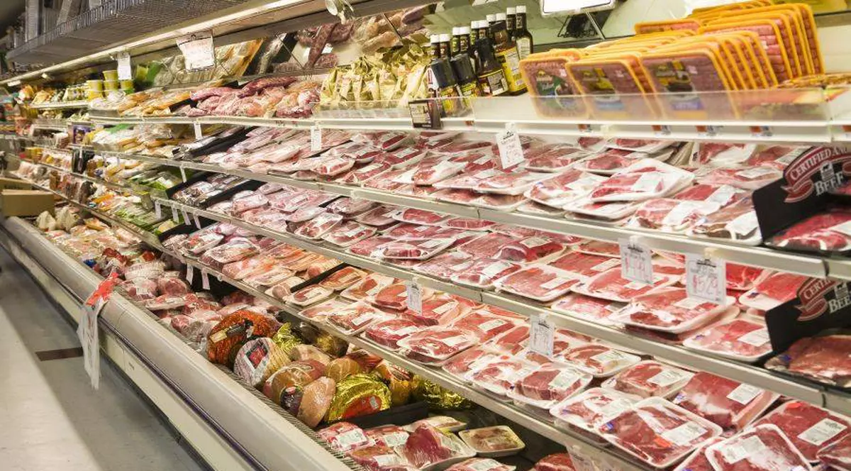 Carne și brânză stricate, găsite în cea mai mare piață din Capitală