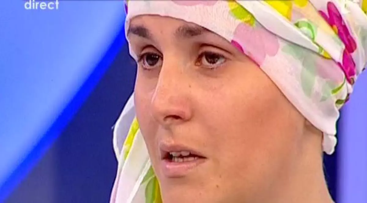 Uite CUM ARATĂ TUNSĂ la CHELIE tânăra scoasă GOALĂ PE ULIŢĂ de iubitul interlop!
