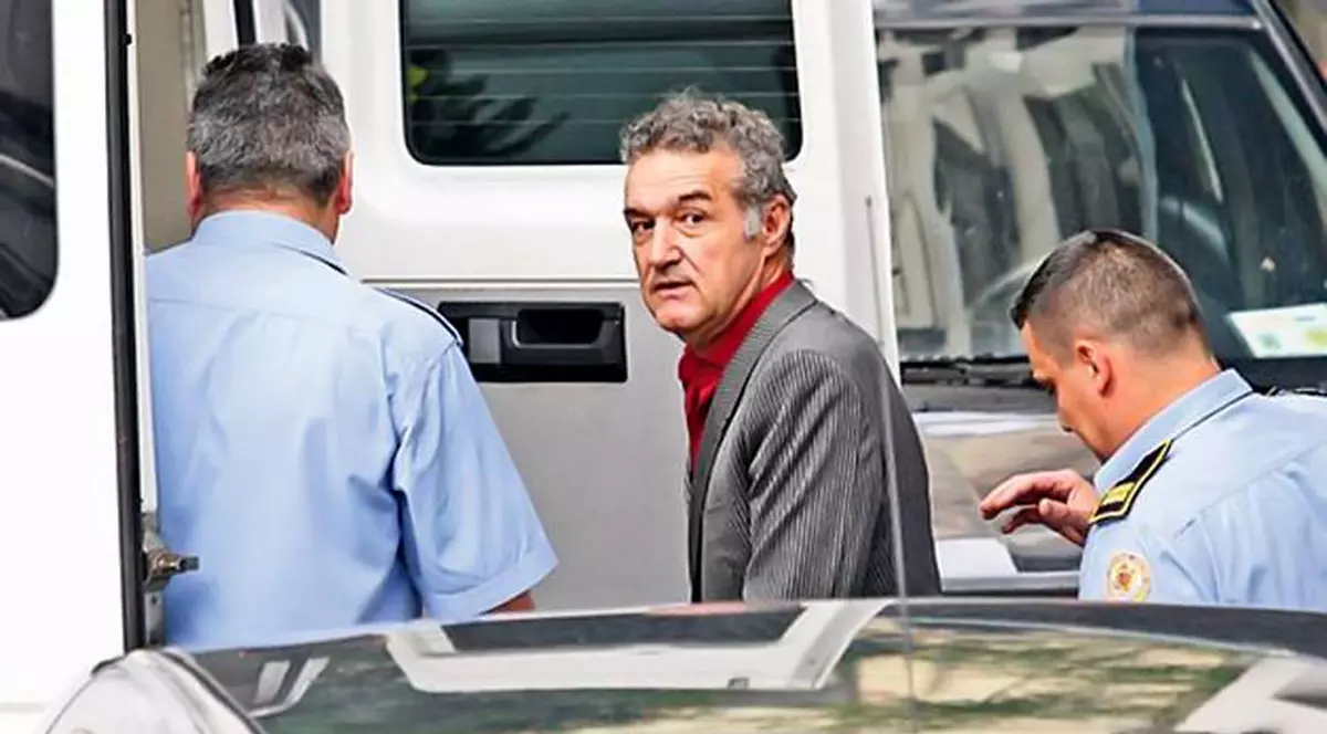 UPDATE | Gigi Becali ar putea fi ELIBERAT MÂINE, dar NU VREA SĂ FIE OPERAT SUB PAZĂ. "Nu am fost CONDAMNAT LA MOARTE, nu am fost CONDAMNAT LA PARALIZIE"