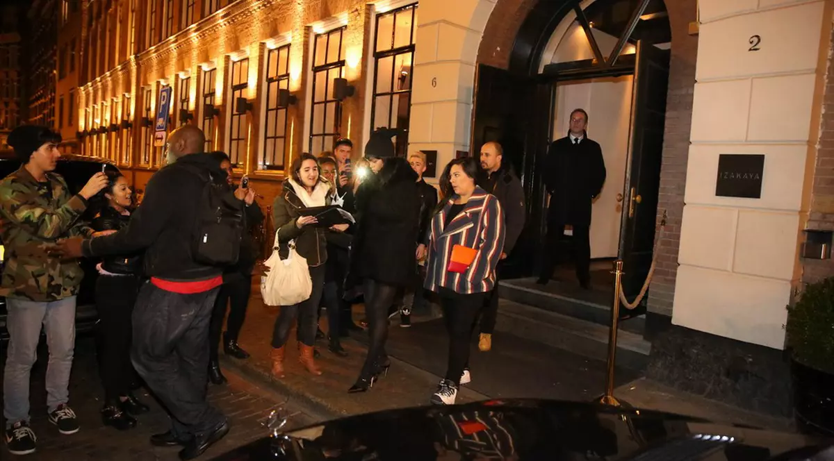 Rihanna şi Drake au cinat ROMANTIC fix în centrul Amsterdamului | FOTO