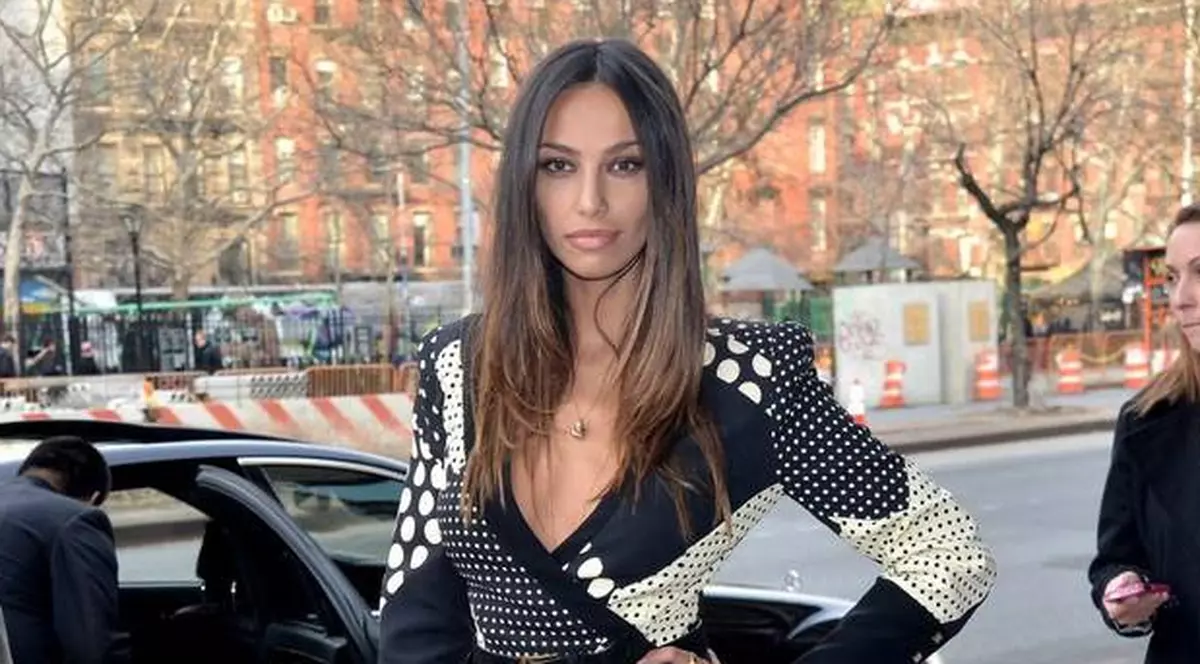 Mădălina Ghenea ÎI FACE OCHI DULCI LUI JUDE LAW? Uite cât de bine s-a distrat alături de el | VIDEO