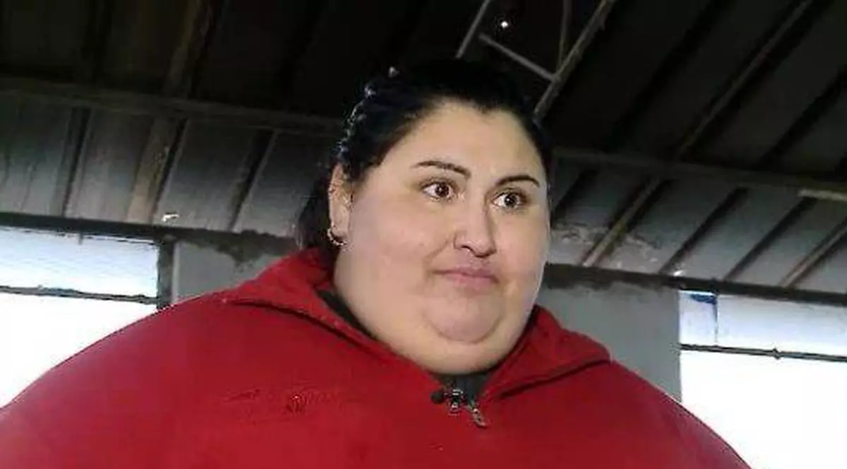 EVOLUŢIA SPECTACULOASĂ a celei mai GRASE FEMEI DIN ROMÂNIA! A SLĂBIT 109 kilograme într-un an şi POARTĂ ROCHII ŞI PANTOFI CU TOC!