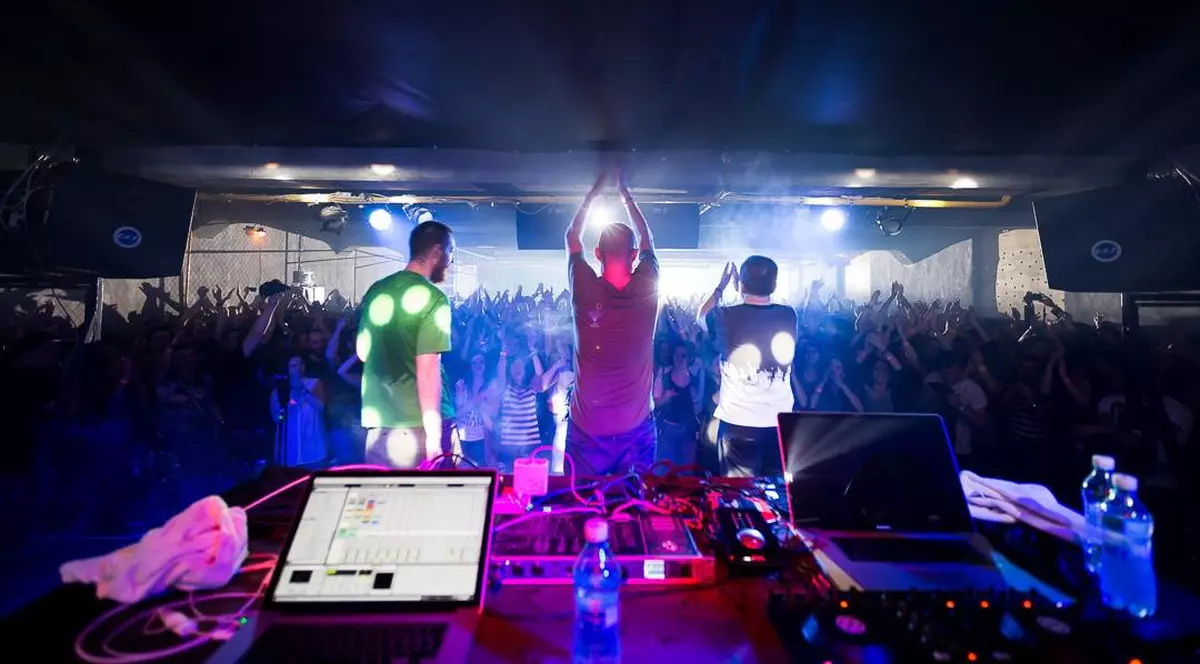 REVENIRE SPECTACULOASĂ A LUI Michi, de la ŞUIE PAPARUDE: A FOST APLAUDAT FRENETIC de peste 1.000 de fani