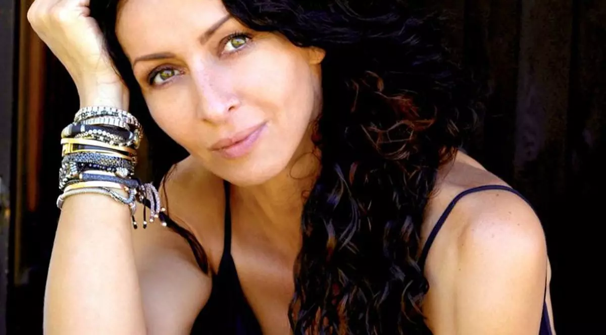 CHIAR CĂ O SĂ FIE SHOW! MIHAELA RĂDULESCU va cânta MUZICĂ POPULARĂ! | FOTO