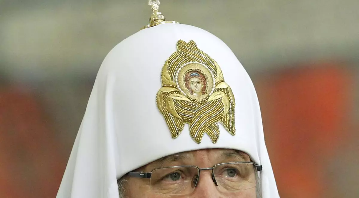 Ce aroganţă! Patriarhul Chiril I al Moscovei are cruce RABATABILĂ | VIDEO MEMORABIL