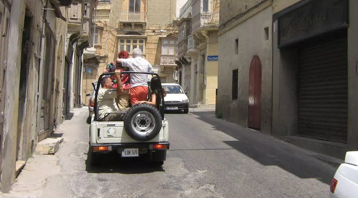 SEJUR LA ȚARĂ, 150 de lei