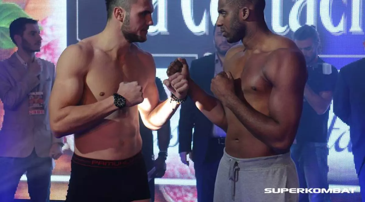 Super dueluri la gala Local Kombat “România vs Restul Lumii”. Fanii au parte de surprize încă de la început