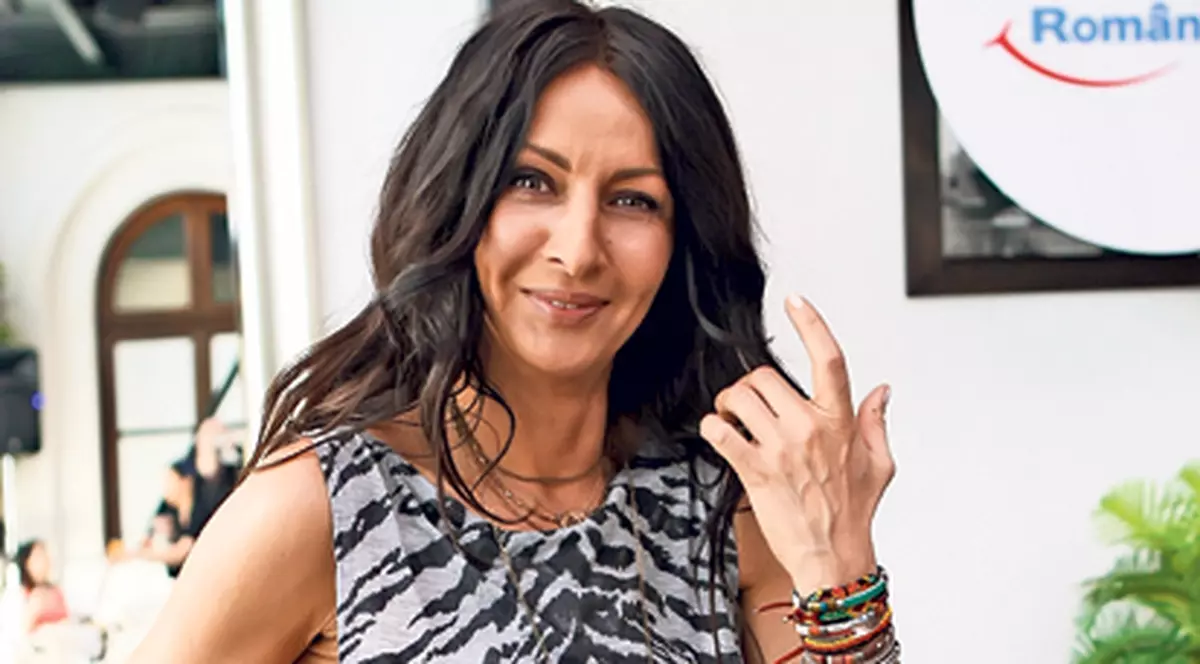 Timpul n-o iartă nici pe Mihaela! Pielea de pe braţe şi-a pierdut din fermitate şi vedeta are grijă ca fotografiile din pictoriale să fie MODIFICATE