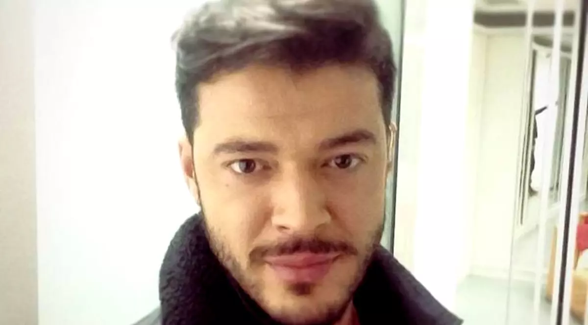 CINE îi UMBLĂ PRIN PĂR lui VICTOR SLAV! E o blondă!