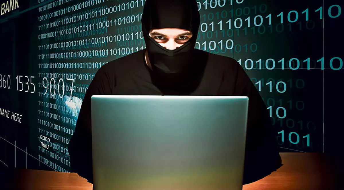 Aproape 2.900 de români, victimele unui virus care le cere bani