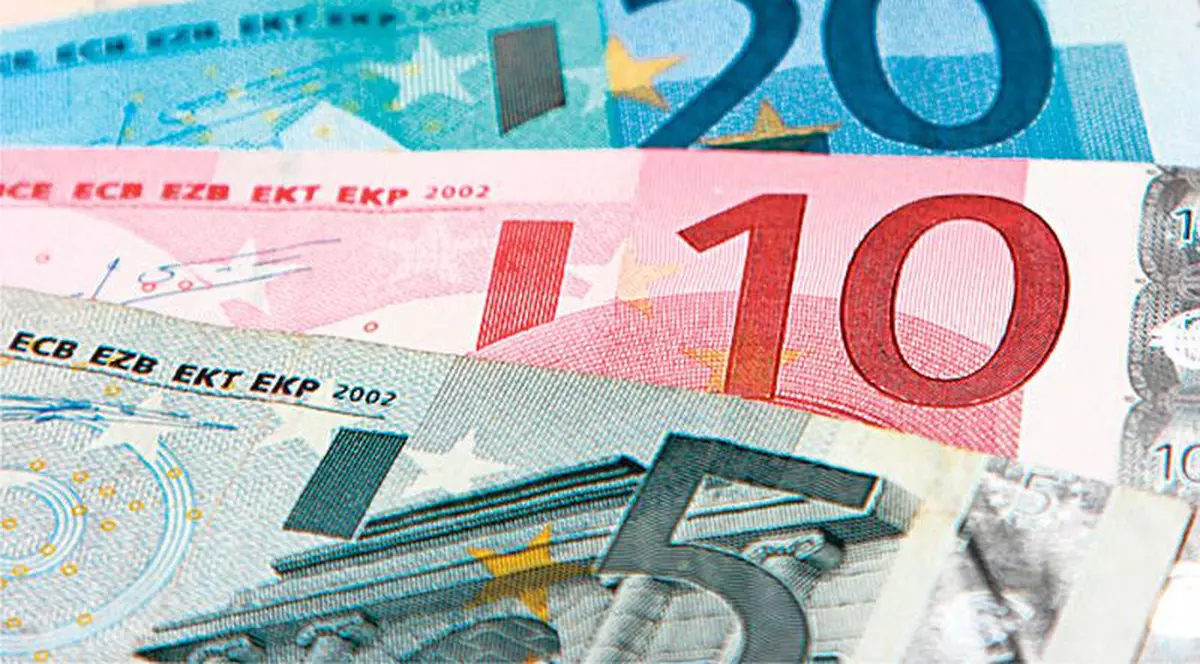 Din contabilitate şi asigurări se fac cei mai mulţi bani: peste 100.000 euro/an