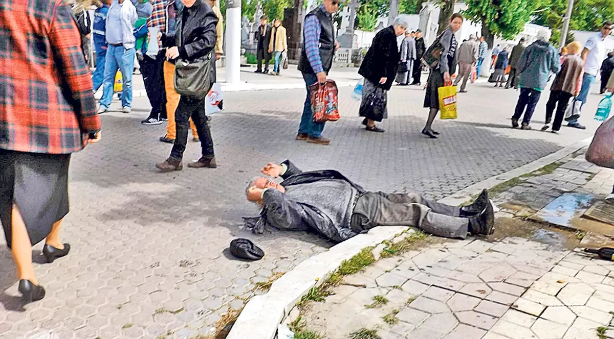 Incredibil! S-au îmbătat criţă la pomana de Paştele blajinilor