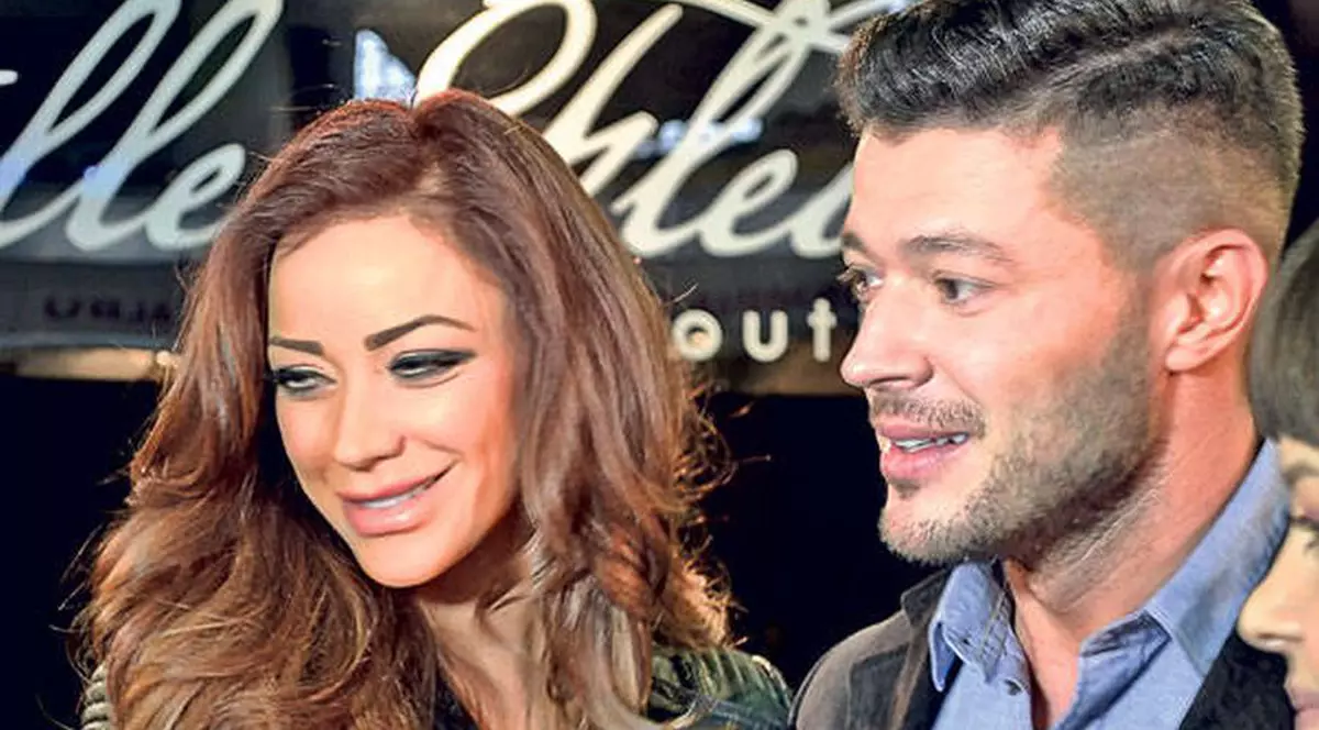 TELENOVELA continuă! DRĂGUŞANCA şi VICTOR SLAV au plecat ÎMPREUNĂ în VACANŢĂ!