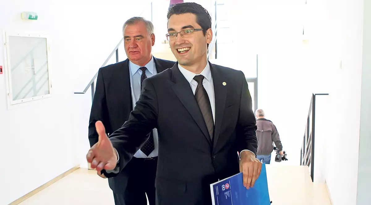 Băieţi de comitet! Organigrama FRF gândită de Răzvan Burleanu a fost validată cu 7 voturi din 14