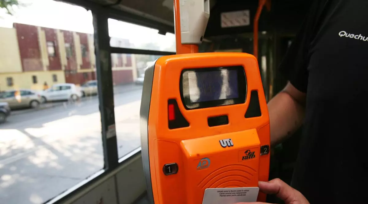 Program special pentru centrele de vânzare RATB, din cauza caniculei