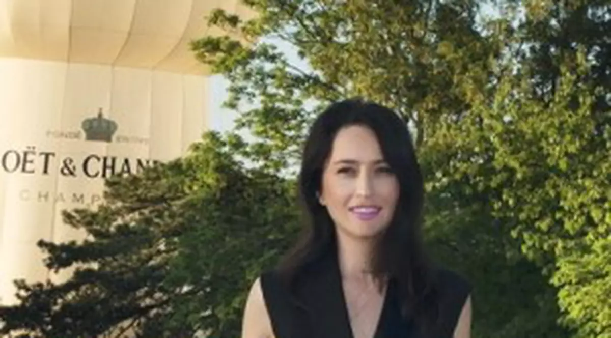 Stil de vedetă: Amalia Năstase – “Am un stil business pe care îl îndulcesc cu elemente feminine şi delicate”