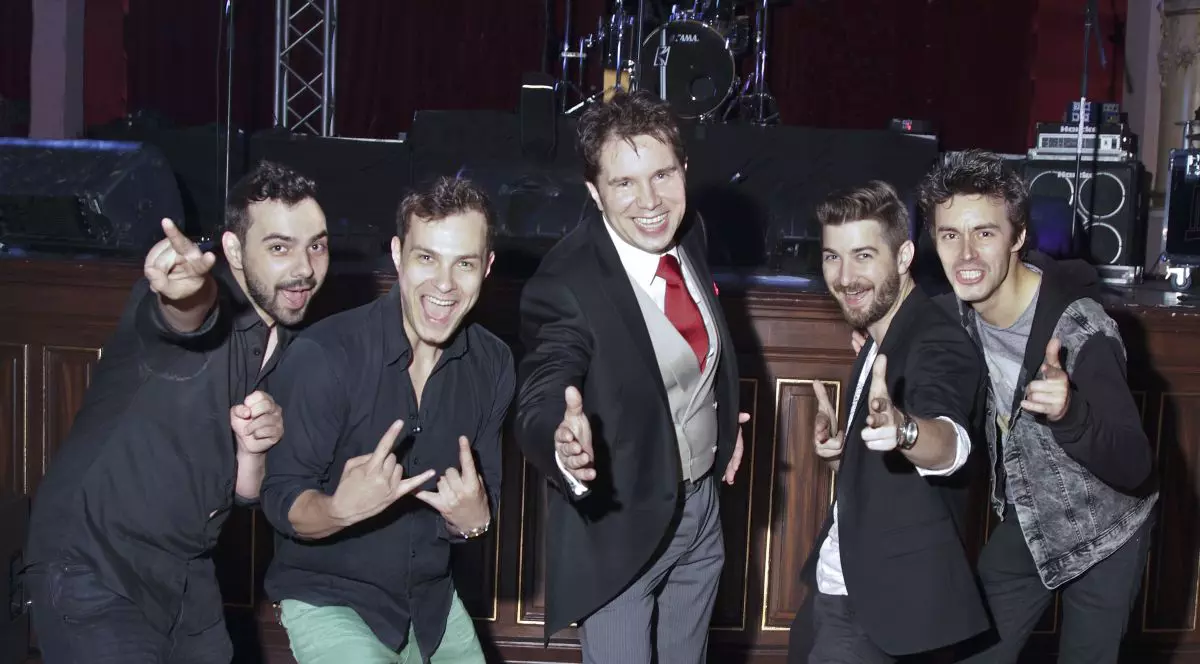 Sponsorizare neobişnuită în showbiz-ul românesc! Membrii trupei DaDa s-au ales cu apă plată gratis pentru toată cariera lor! 