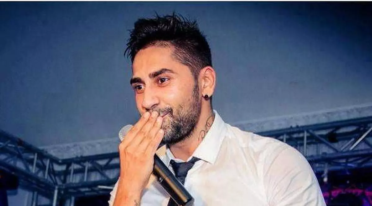 Connect-R, DECIS SĂ FACĂ O MIŞCARE MAJORĂ în viaţa lui 