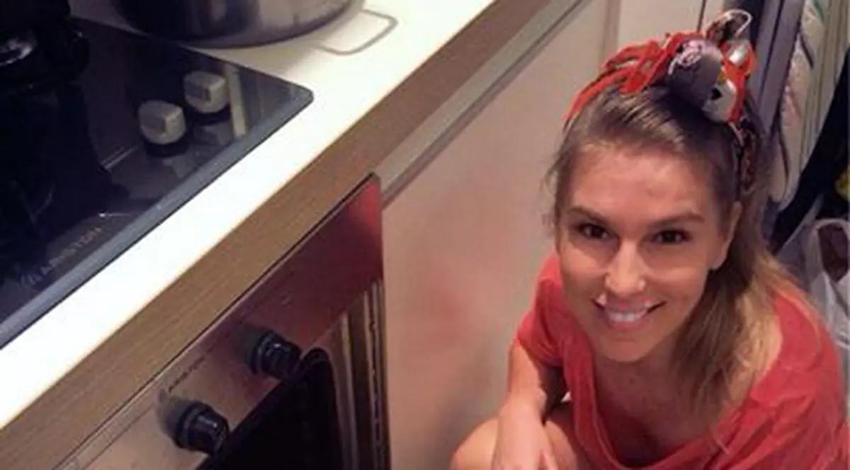 Corina, vacanţă de Paşte la Satu Mare! Găteşte caş de ouă şi aşteaptă stropitorii